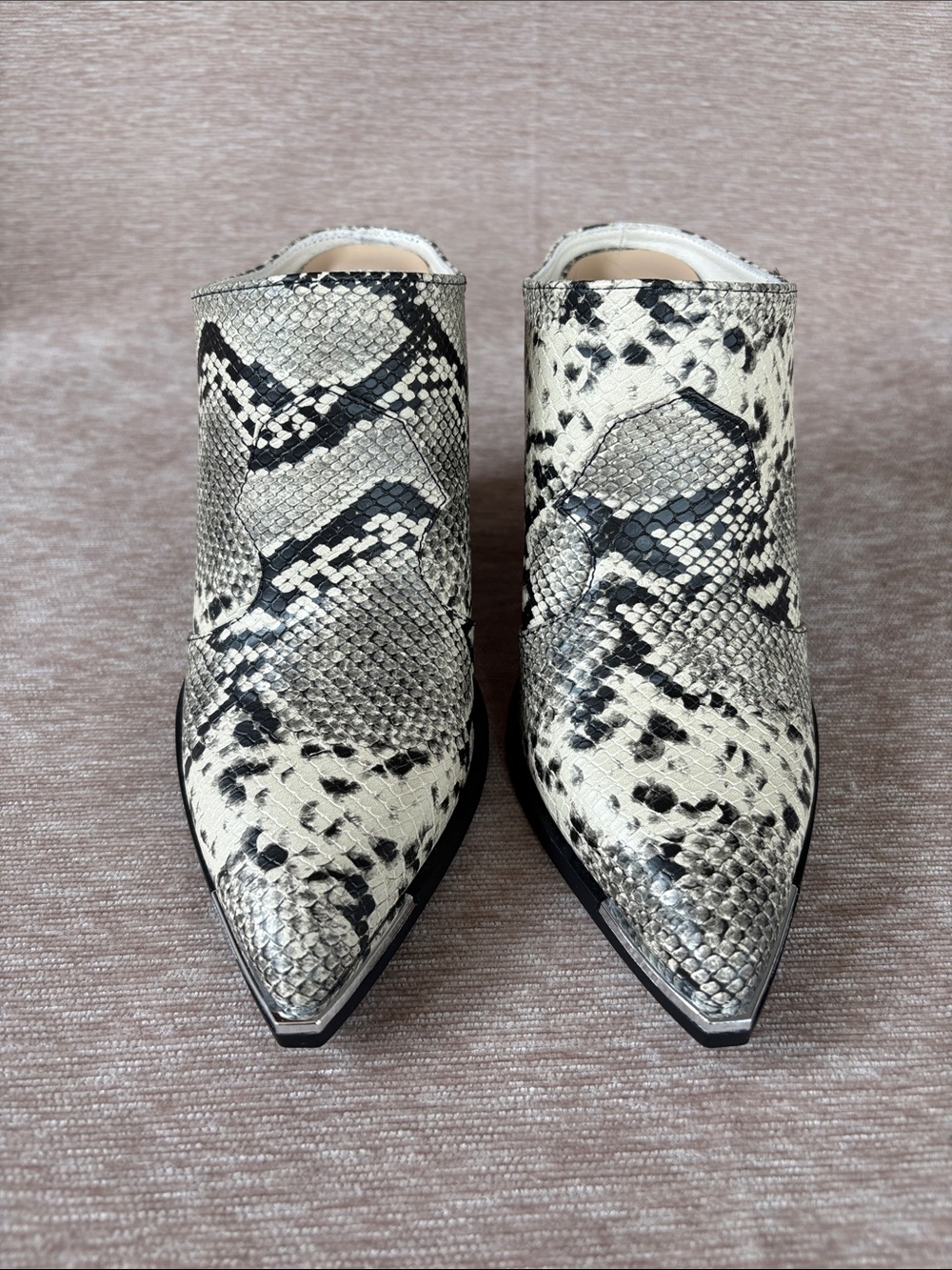 JustFab Women’s Snake-Print Western Pointed Mule Heels - Cream & Black Size 7.5 - Picture 3 of 10